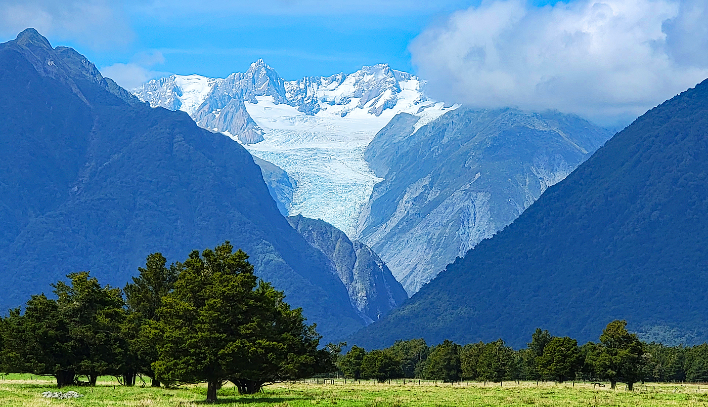 https://vpinvestments.blob.core.windows.net/images/spotlight/Fox-Glacier-from-Cook-Flat-Road.jpg