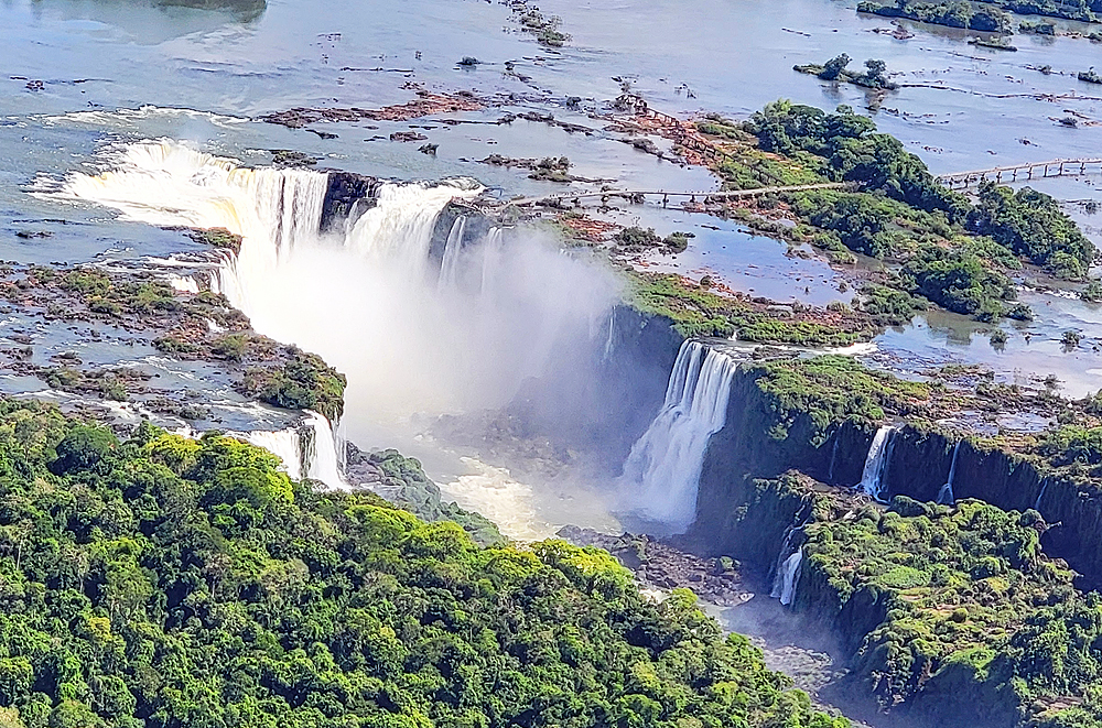 https://vpinvestments.blob.core.windows.net/images/spotlight/Iguazu-Falls-Helicopter-Tour.jpg