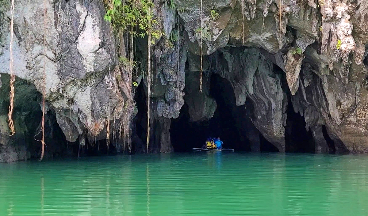 https://vpinvestments.blob.core.windows.net/images/spotlight/palawan/Palawan-Puerto-Princesa-Subterranean-River-entrance.jpg